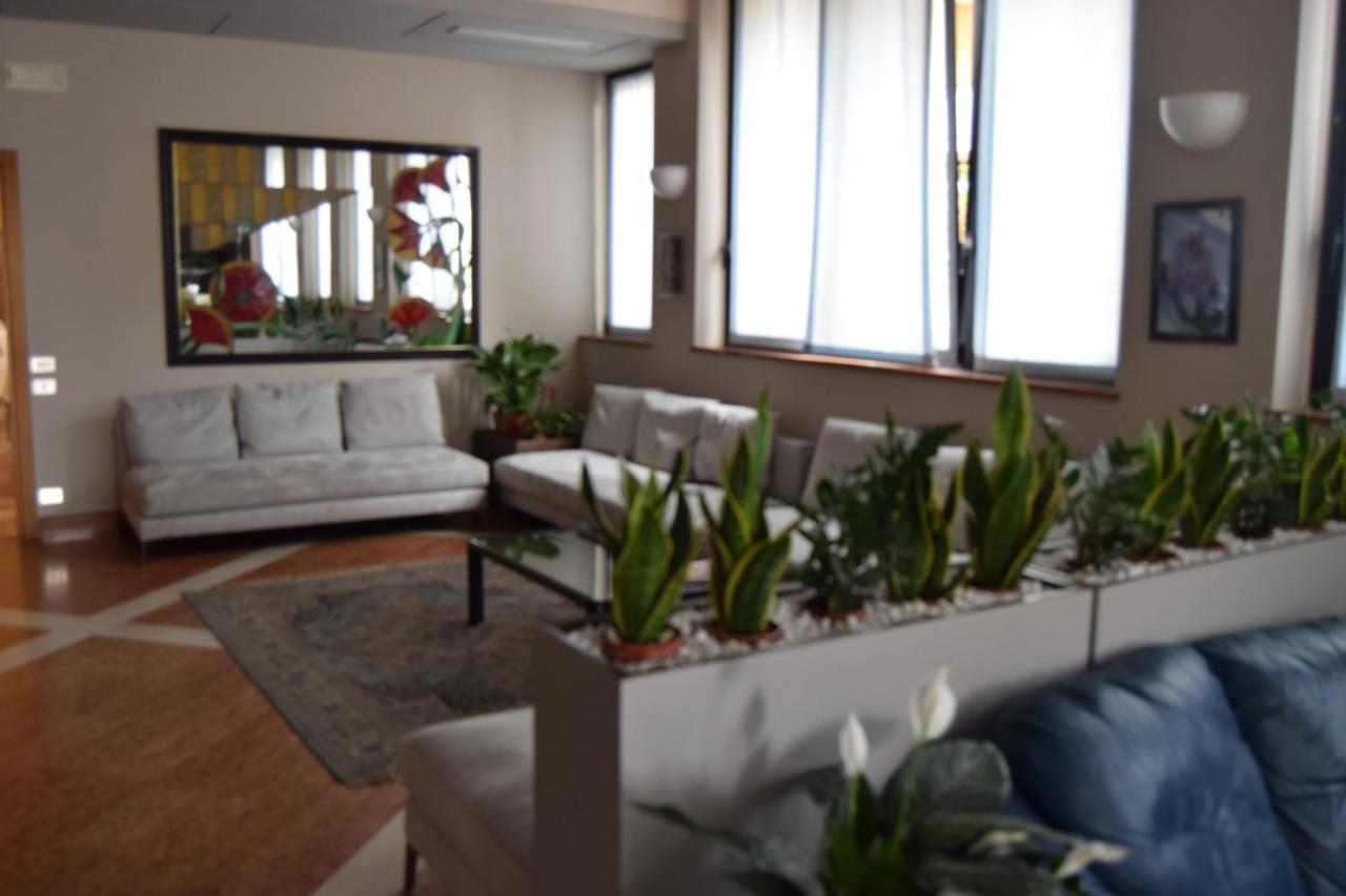 Hotel Roma บุสโซเลงโก ภายนอก รูปภาพ