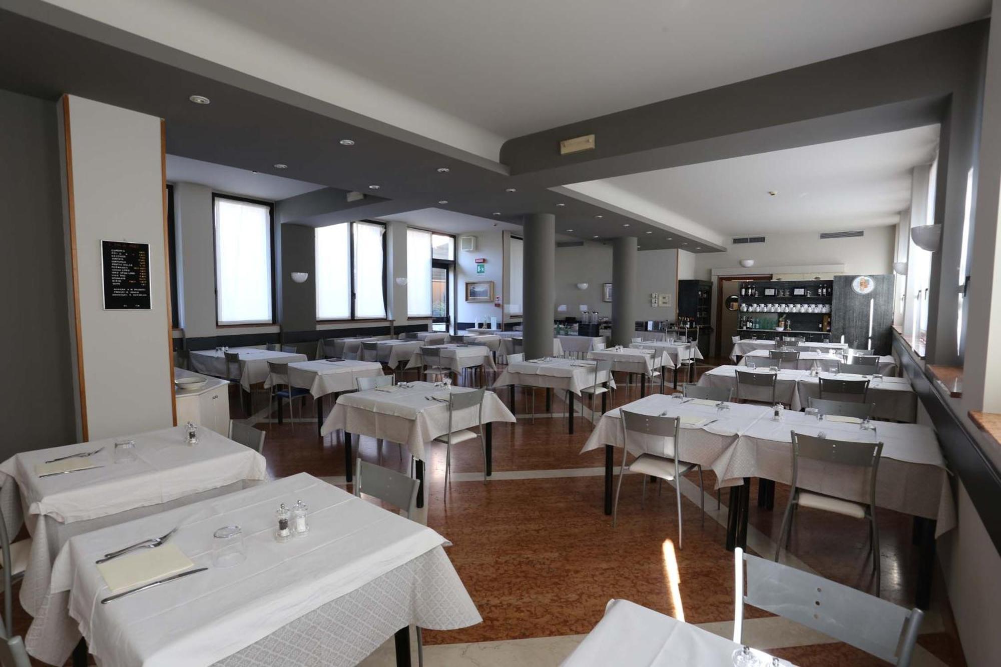 Hotel Roma บุสโซเลงโก ภายนอก รูปภาพ